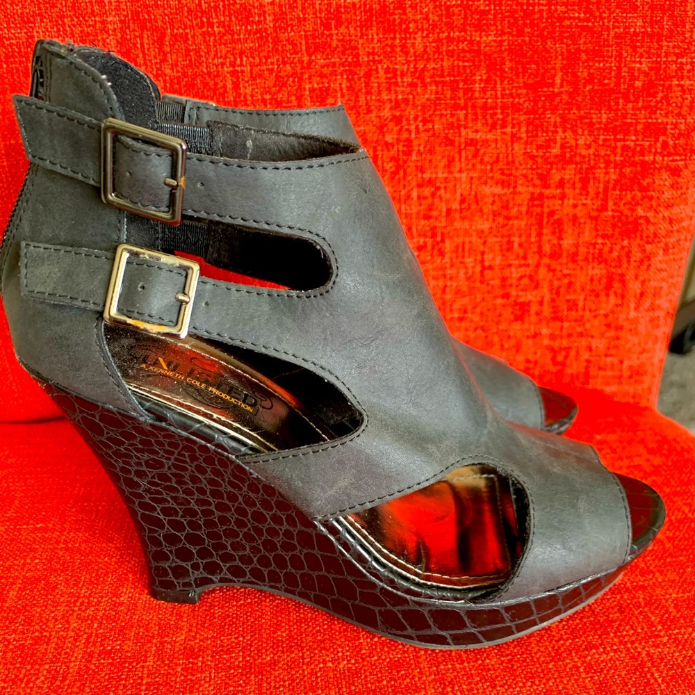 Black/Gray Caged High Heel With Buckles